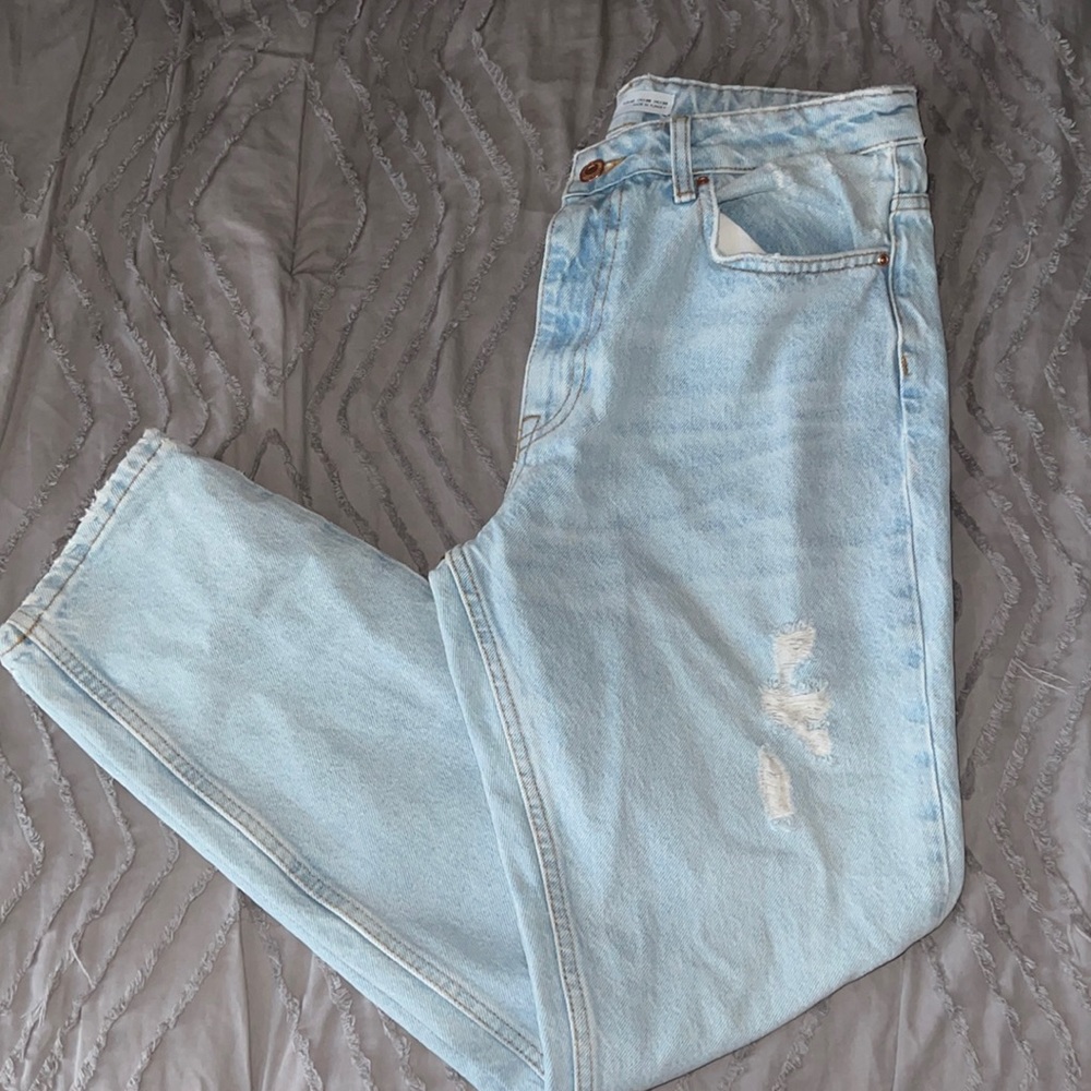 Zara Distressed Mom/Boyfriend Jeans Size US 8